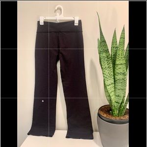 Lululemon Size 6 Black Yoga Pants